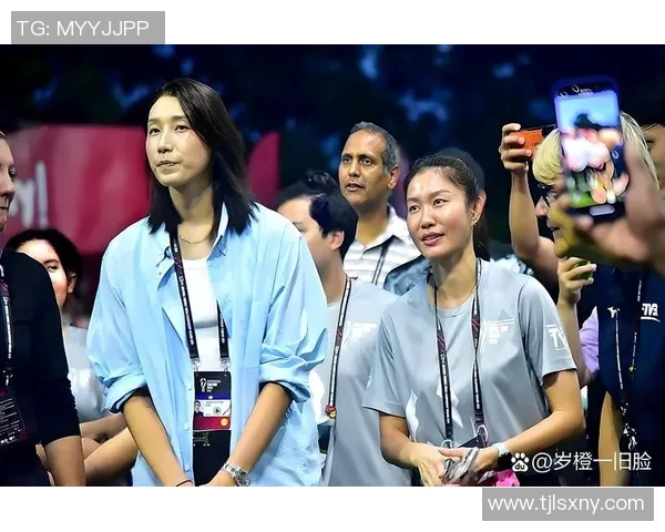 女排世界杯吉祥物真人亮相引发球迷热烈关注与讨论