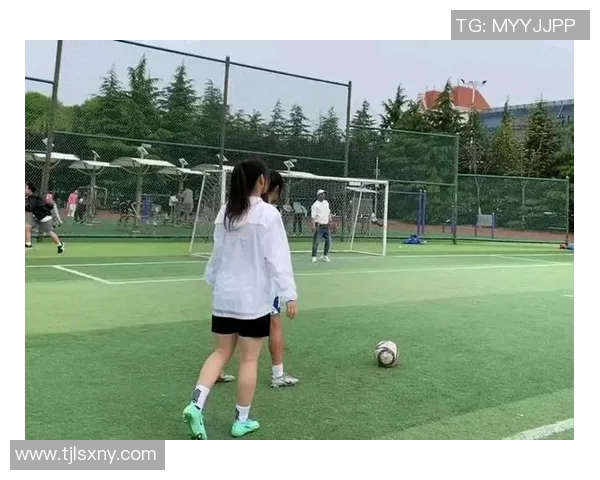 懂球妹真人身份揭秘她背后的故事与足球情缘全解析